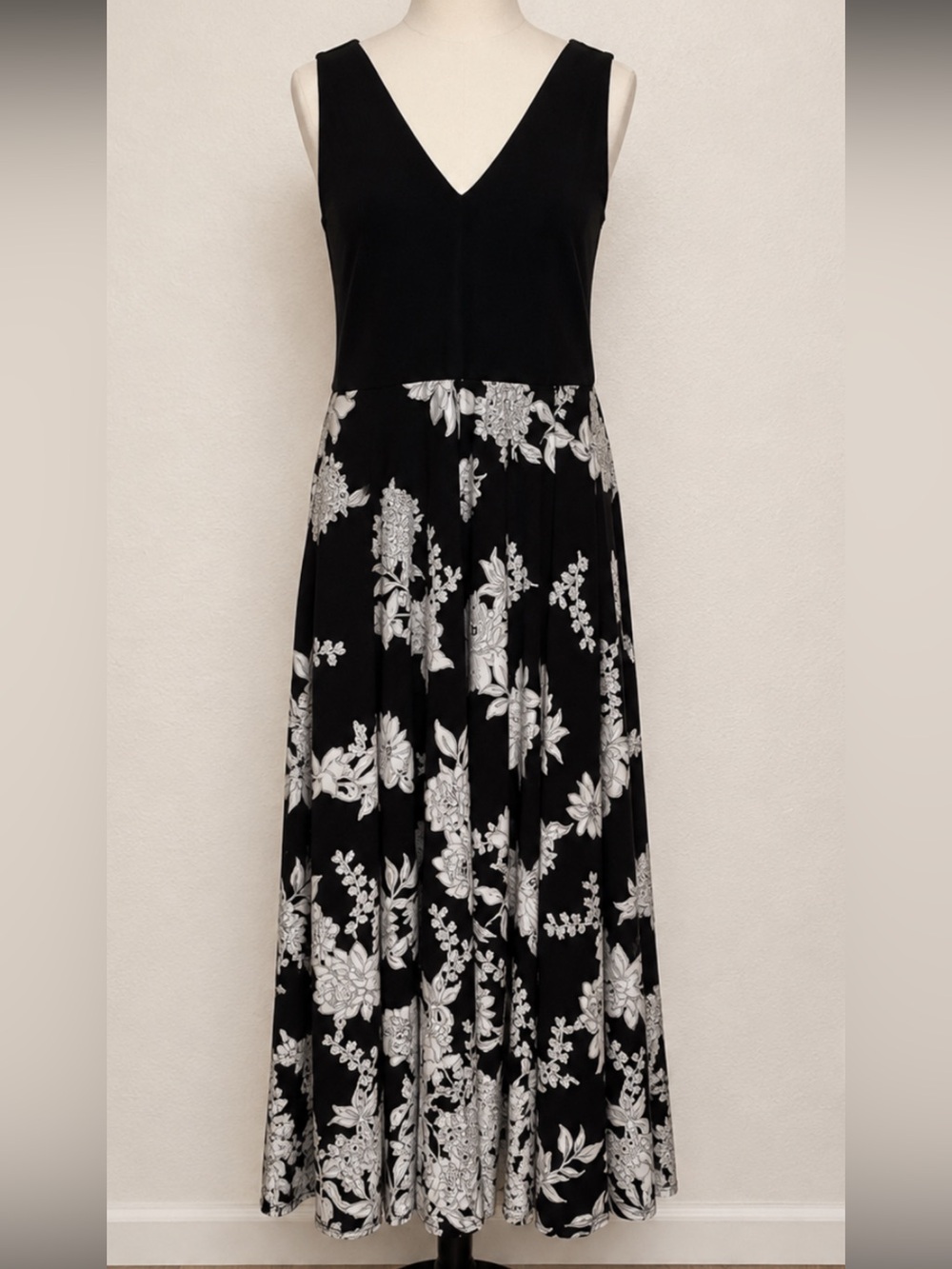 INC International Concepts Black and White Floral V-Neck Maxi Dress Size Large